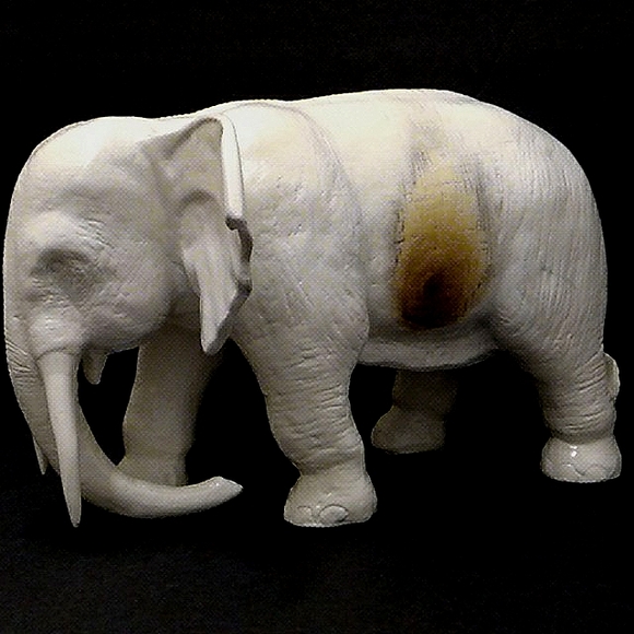 Large Elephant Sculpture Vintage Hand Crafted / Hand Etched / Hand Sculpted - Picture 5 of 16